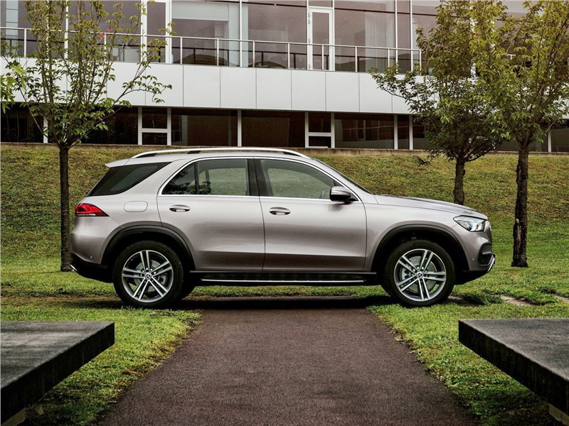 Mercedes-Benz GLE 2020 вид сбоку