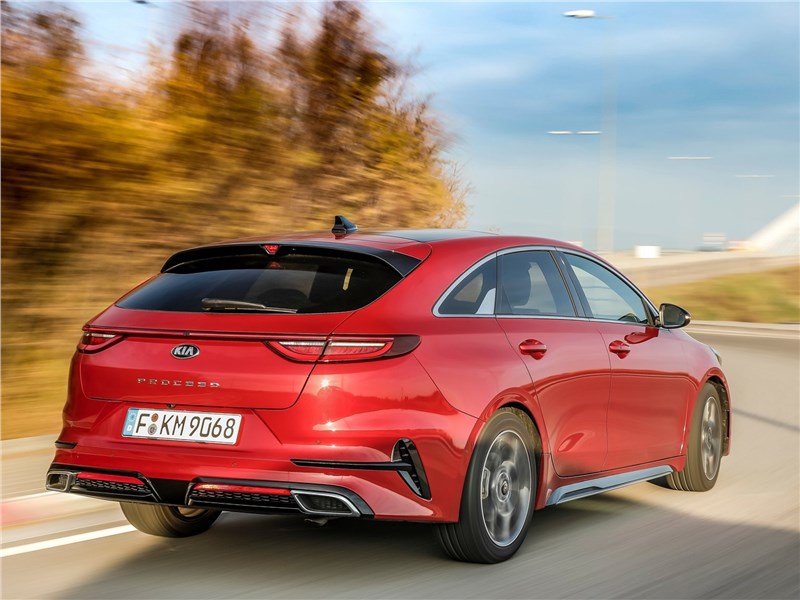 Kia ProCeed 2019 вид сзади