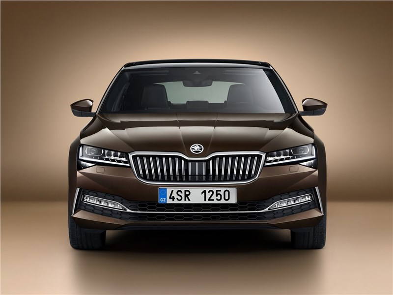 Skoda Superb 2020 вид спереди