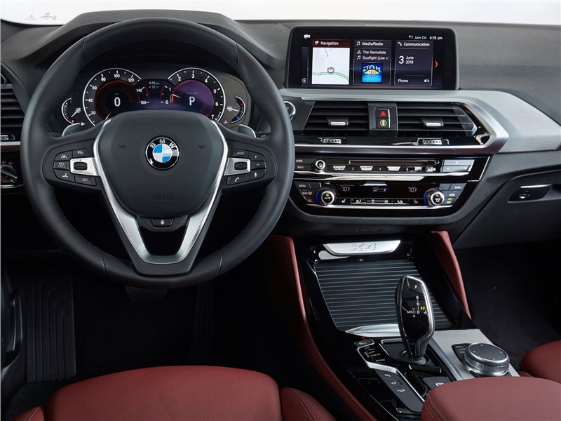 BMW X4 2019 водительское место