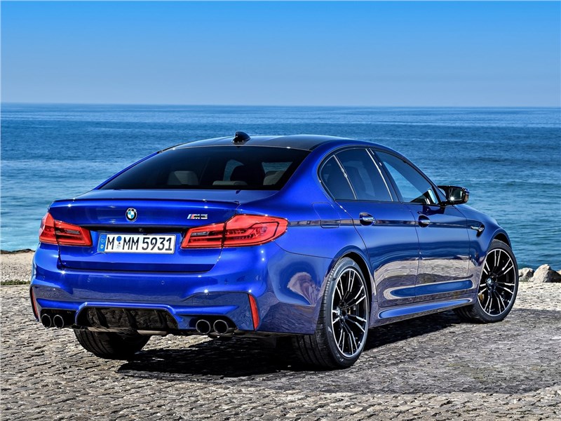 BMW M5 2018 вид сзади