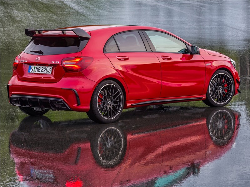 Mercedes-Benz A45 AMG 4Matic 2016 вид сзади