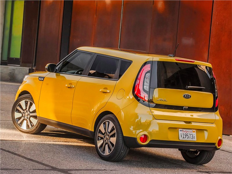 Kia Soul 2015 вид сзади