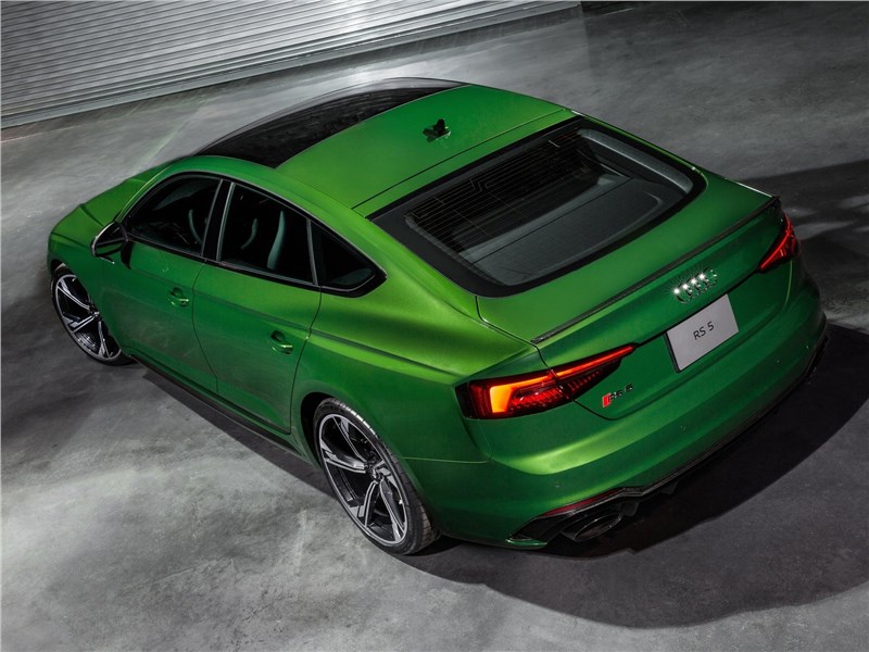 Audi RS5 Sportback 2019 вид сзади сверху