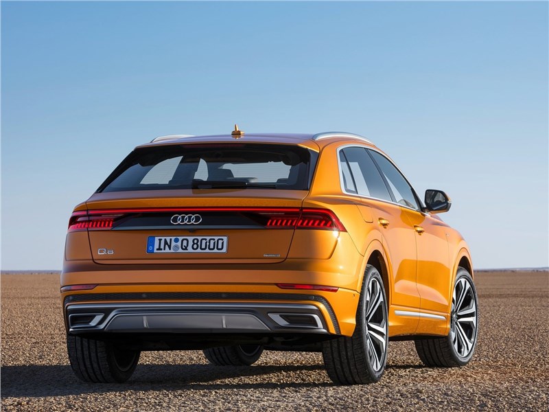 Audi Q8 2019 вид сзади