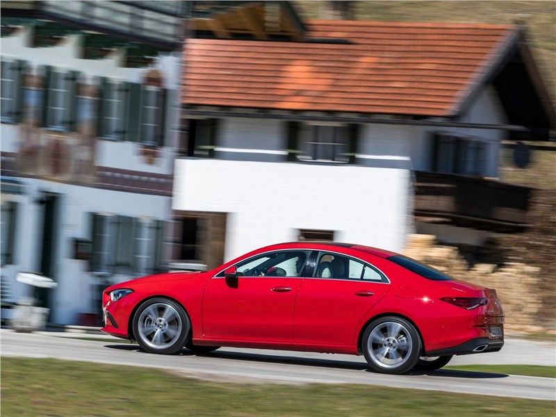 Mercedes-Benz CLA 2020 вид сбоку