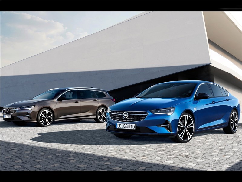 Opel Insignia 2020 вид спереди сбоку