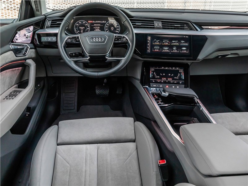 Audi e-tron 2020 салон