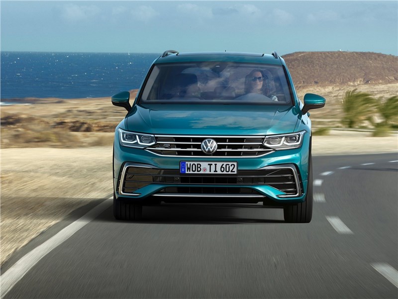 Volkswagen Tiguan (2021) вид спереди