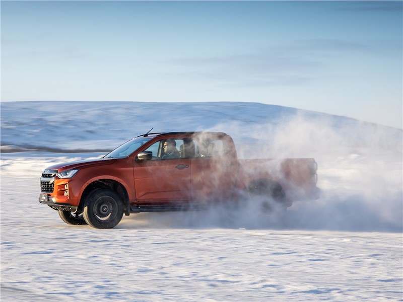 Isuzu D-Max (2021) вид сбоку