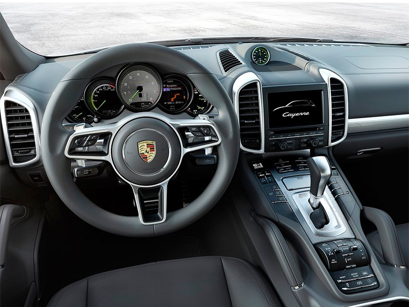Porsche Cayenne 2015 водительское место