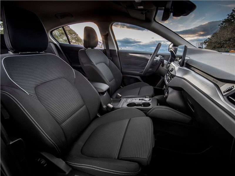 Ford Focus 2019 передние кресла