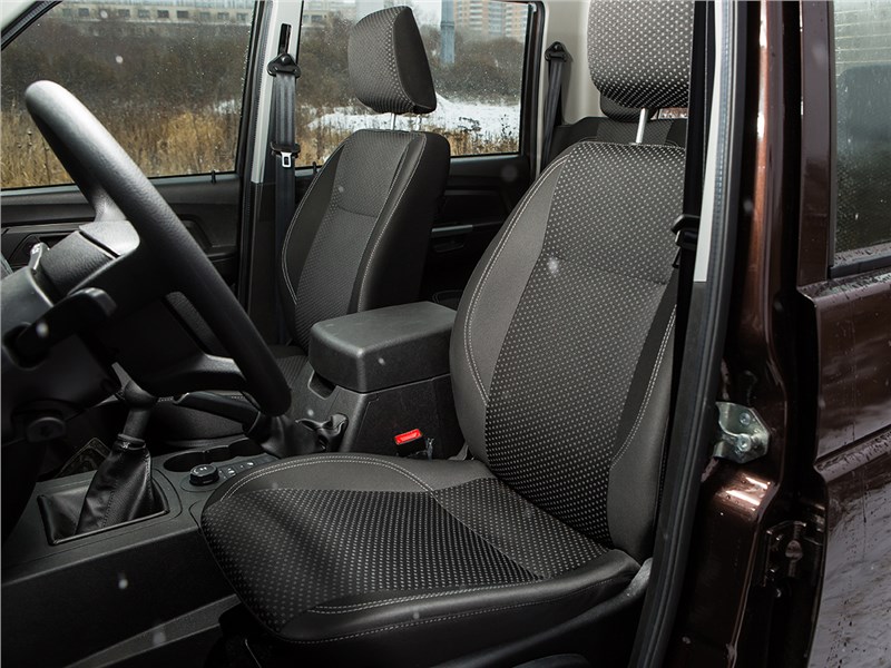 UAZ Pickup 2014 передние кресла