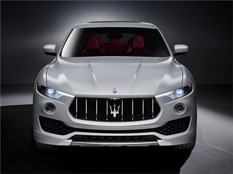 Maserati Levante 2017 вид спереди