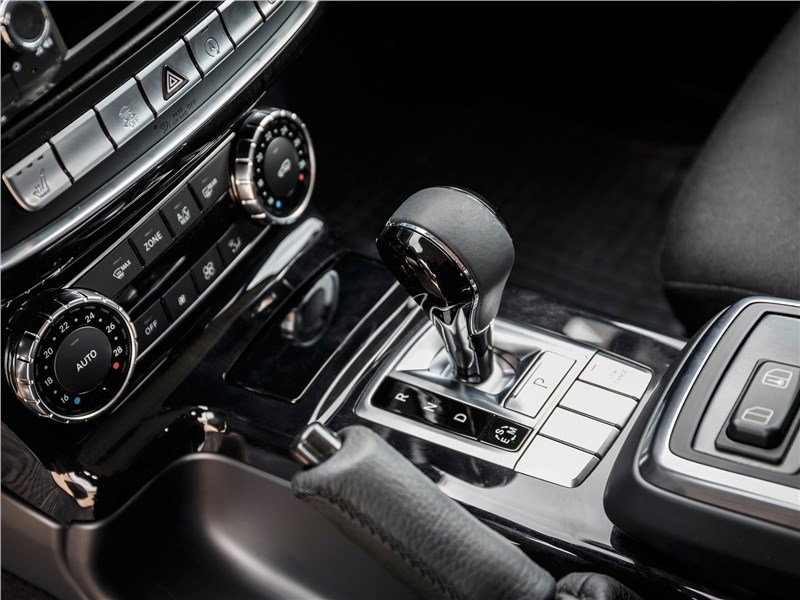 Mercedes-Benz G350d Professional 2017 управление трансмиссией