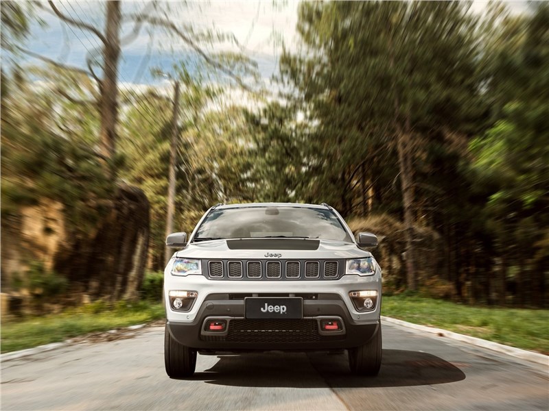 Jeep Compass 2017 вид спереди