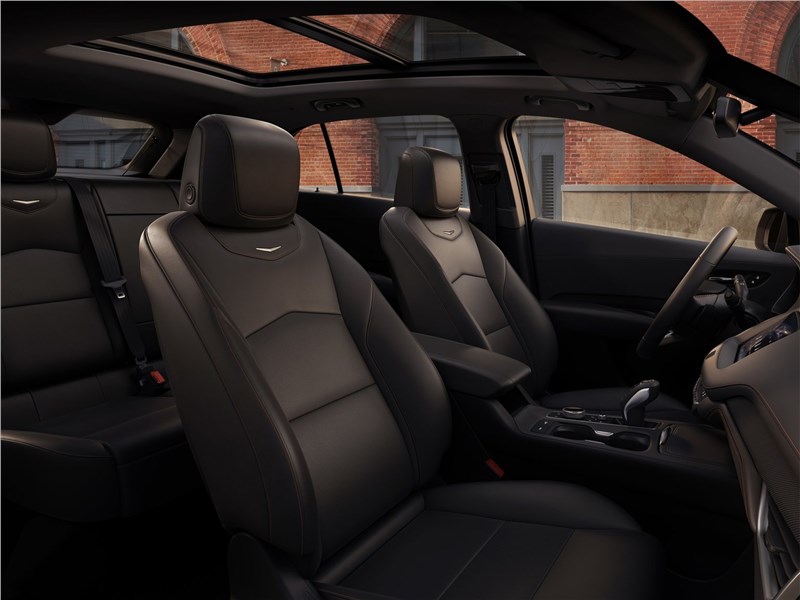 Cadillac XT4 2019 передние кресла