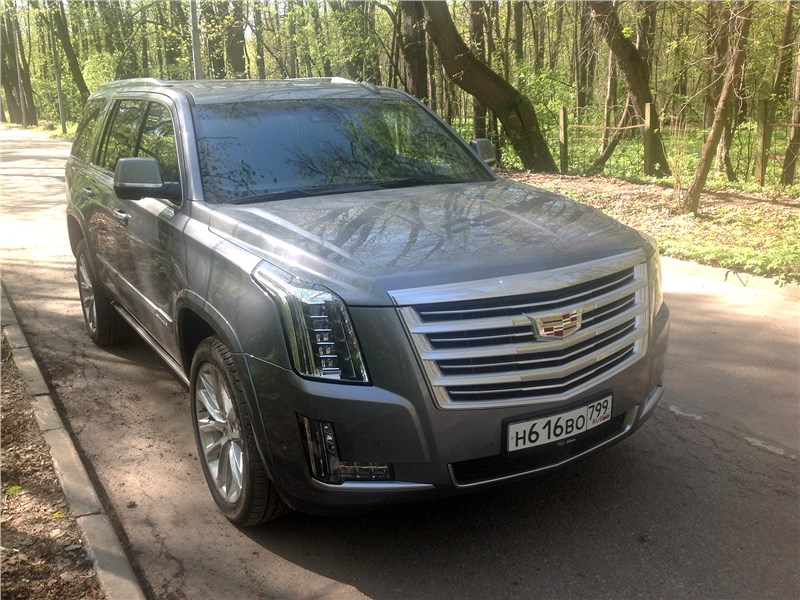 Cadillac Escalade 2015 вид спереди