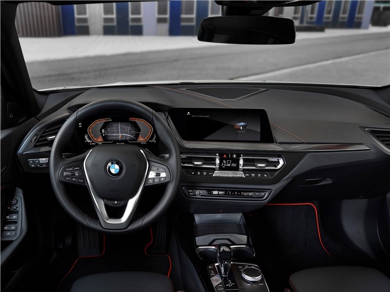 BMW 1-Series 2020 салон