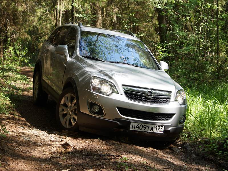 Opel Antara 2012 вид спереди