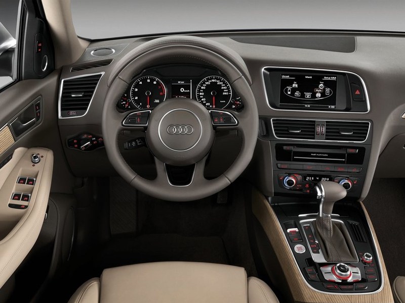 Audi Q5 2013 водительское место
