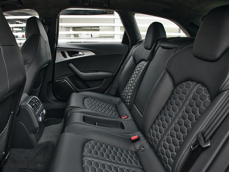 Audi RS6 2013 задний диван