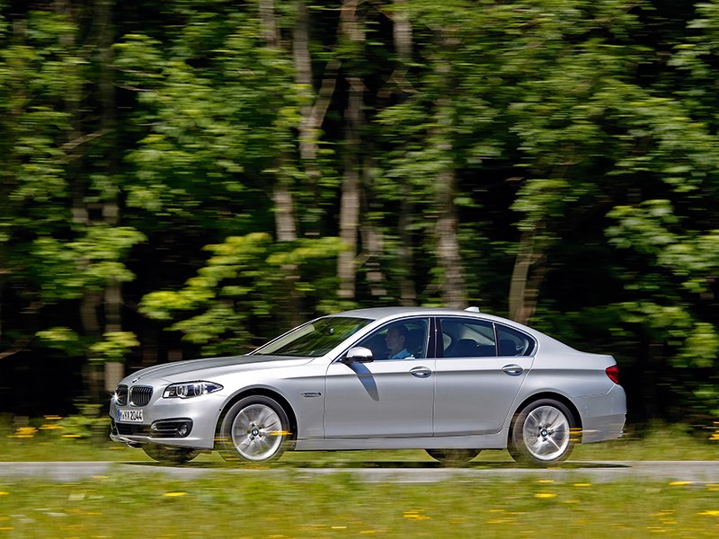 BMW 5 2013 вид сбоку