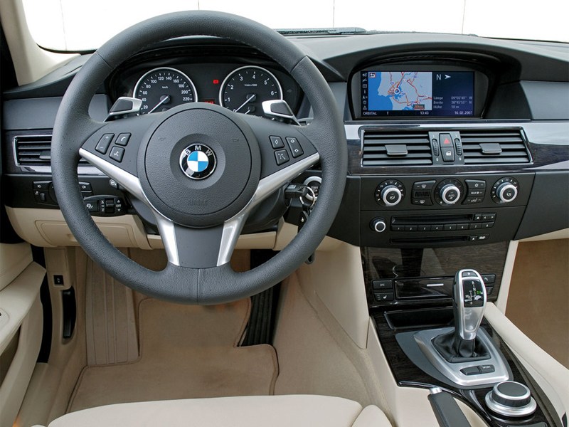 BMW 5 series 2008 водительское место
