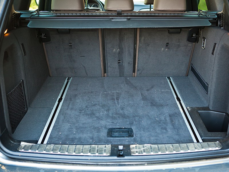 BMW X3 2011 багажное отделение