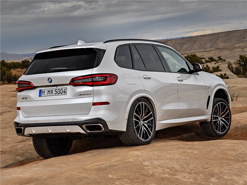 BMW X5 вид сзади