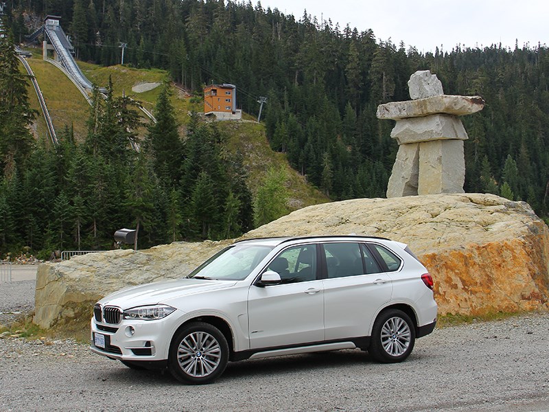 BMW X5 2013 вид сбоку