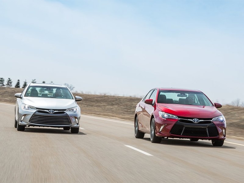 Toyota Camry 2014 на треке