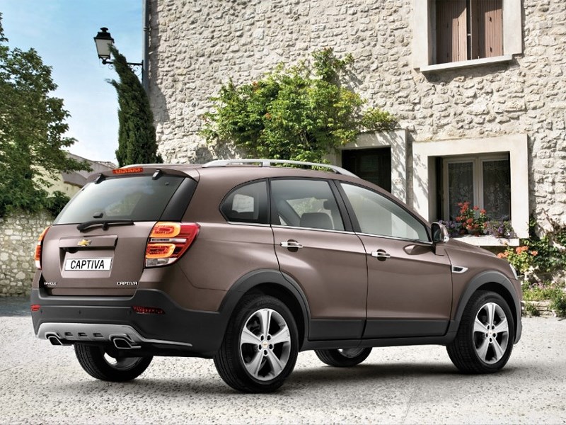 Chevrolet Captiva 2013 вид сзади