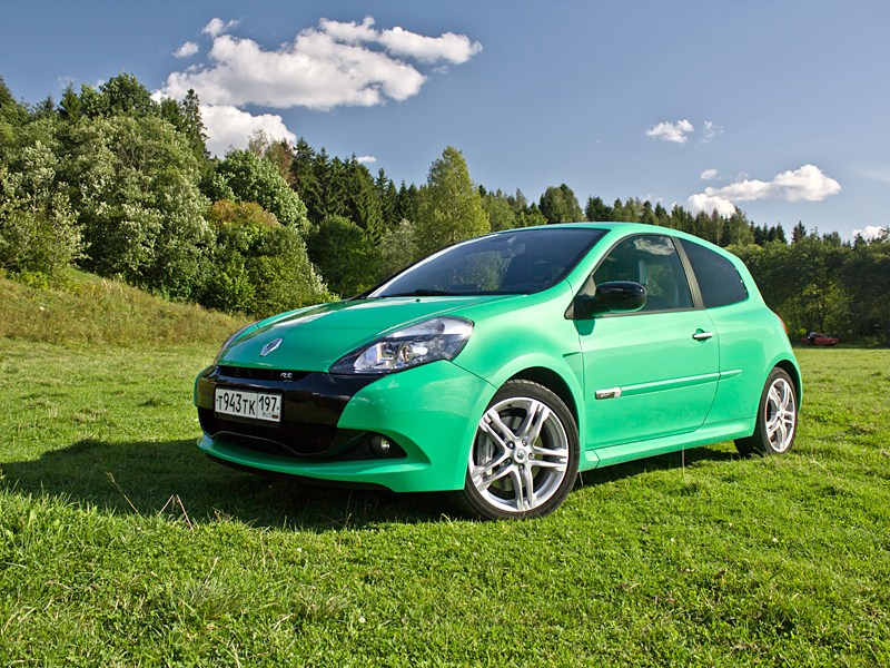 Renault Clio RS 2010 вид спереди