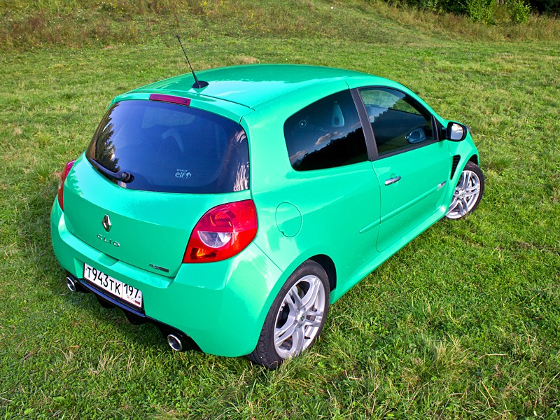 Renault Clio RS 2010 вид сзади