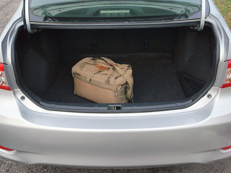 Toyota Corolla 2010 багажное отделение