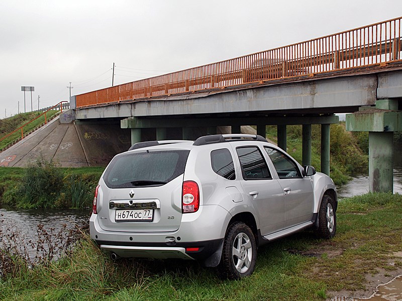 Renault Duster 2012 вид сзади