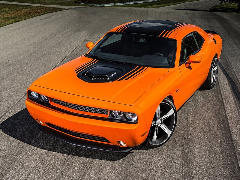 Dodge Challenger RT Shaker 2014 вид спереди сверху