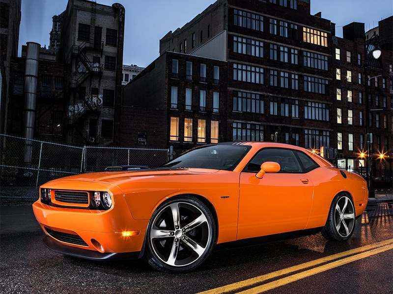 Dodge Challenger RT Shaker 2014 вид сбоку