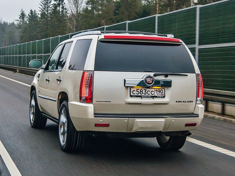 Cadillac Escalade 2006 вид сзади