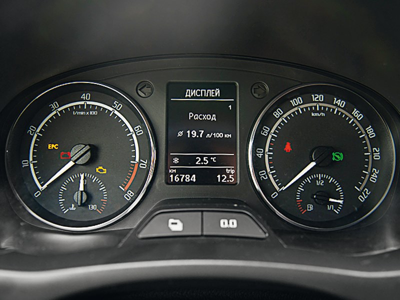 Skoda Fabia RS 2011 приборная панель