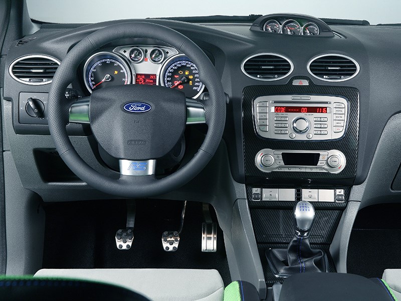 Ford Focus RS 2009 приборы и органы управления