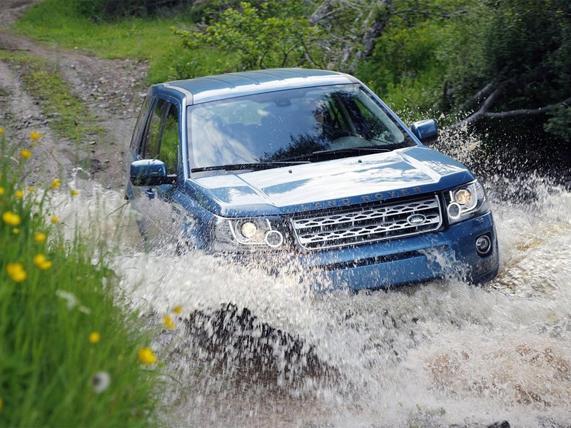 Land Rover Freelander 2 2013 вид спереди