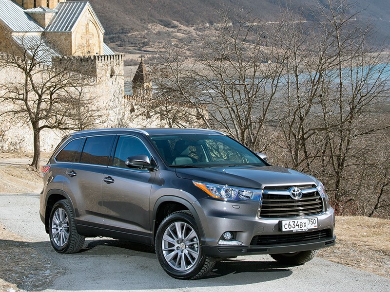 Toyota Highlander 2013 вид спереди