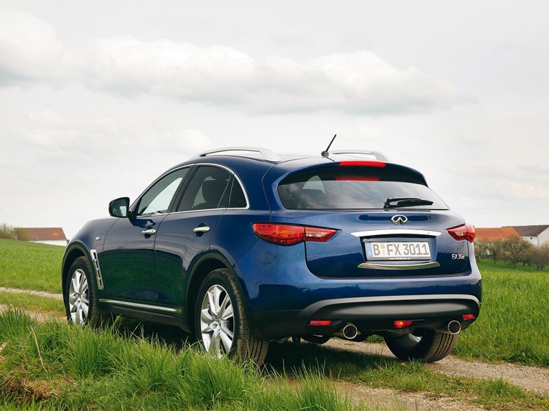 Infiniti FX30d 2012 вид сзади