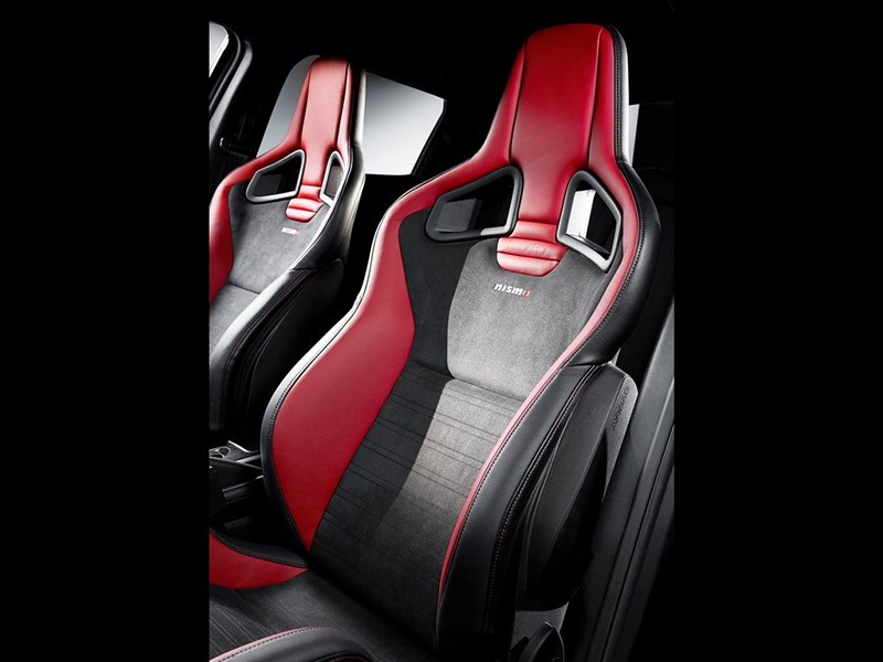 Nissan Juke Nismo RS 2014 спортивные кресла