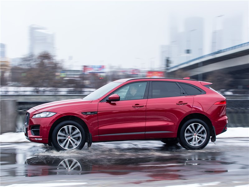 Jaguar F-Pace 2016 вид сбоку