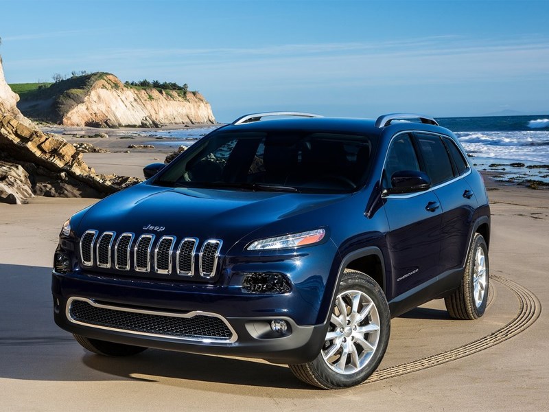 Jeep Cherokee 2013 вид спереди