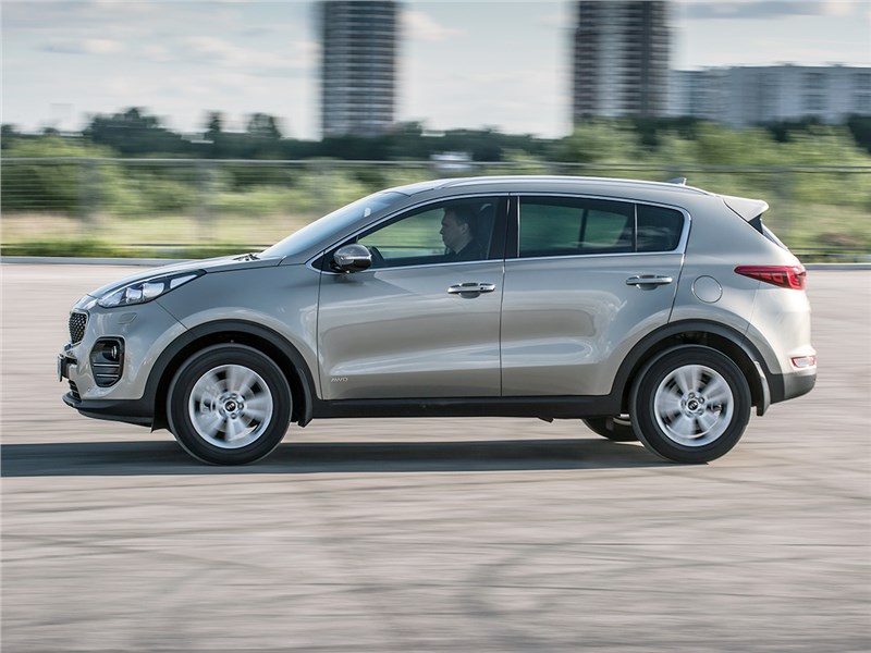 Kia Sportage 2016 вид сбоку