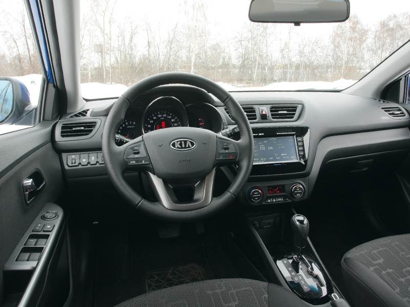 Kia Rio 2012 водительское место